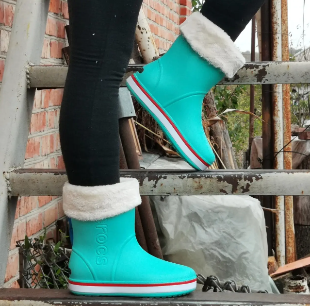 Женские теплые зимние резиновые полусапожки CROCS 38р (24 см) Бирюзовые - Фото 5 Женские теплые зимние резиновые полусапожки CROCS 38р (24 см) Бирюзовые - изображение 5