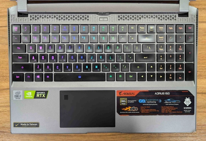 Ігровий ноутбук Б-клас AORUS 15G WR / 15.6" (1920x1080) IPS / Intel Core i7-10750H (6 (12) ядер по 2.6 - 5.0 GHz) / 16 GB DDR4 / 512 GB SSD / nVidia GeForce RTX 2070, 8 GB GDDR6, 256-bit / WebCam / Windows 10 б/в + Подарунок Бездротова миша / USB - зображення 5