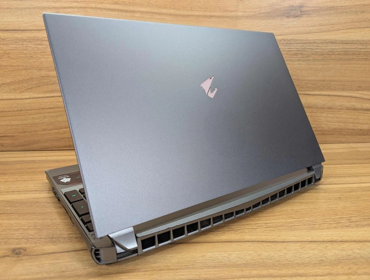 Ігровий ноутбук Б-клас AORUS 15G WR / 15.6" (1920x1080) IPS / Intel Core i7-10750H (6 (12) ядер по 2.6 - 5.0 GHz) / 16 GB DDR4 / 512 GB SSD / nVidia GeForce RTX 2070, 8 GB GDDR6, 256-bit / WebCam / Windows 10 б/в + Подарунок Бездротова миша / USB - зображення 9