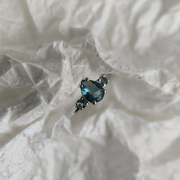 Серебряное кольцо с топазом Лондон Блю 0.963ct, вес изделия 2,26 гр (2178033) - изображение 3