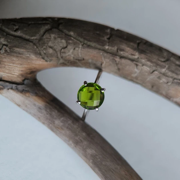 Серебряное кольцо с хризолітом nano 2.285ct, вес изделия 2,16 гр (60002170) - изображение 3