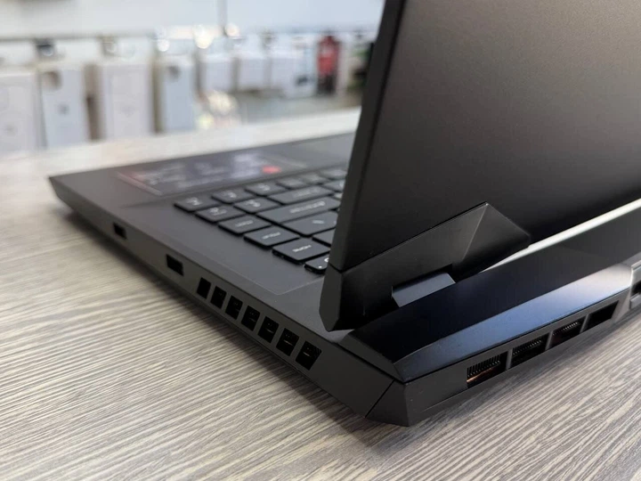 Іггровий ноутбук MSI GP66 Leopard 11UH / 15.6" (1920x1080) IPS / Intel Core i7-11800H (8 (16) ядер по 1.9 - 4.6 GHz) / 16 GB DDR4 / 1000 GB SSD / nVidia GeForce RTX 3080, 8 GB GDDR6, 256-bit / WebCam б/в - Фото 5 Іггровий ноутбук MSI GP66 Leopard 11UH / 15.6" (1920x1080) IPS / Intel Core i7-11800H (8 (16) ядер по 1.9 - 4.6 GHz) / 16 GB DDR4 / 1000 GB SSD / nVidia GeForce RTX 3080, 8 GB GDDR6, 256-bit / WebCam б/в - зображення 5