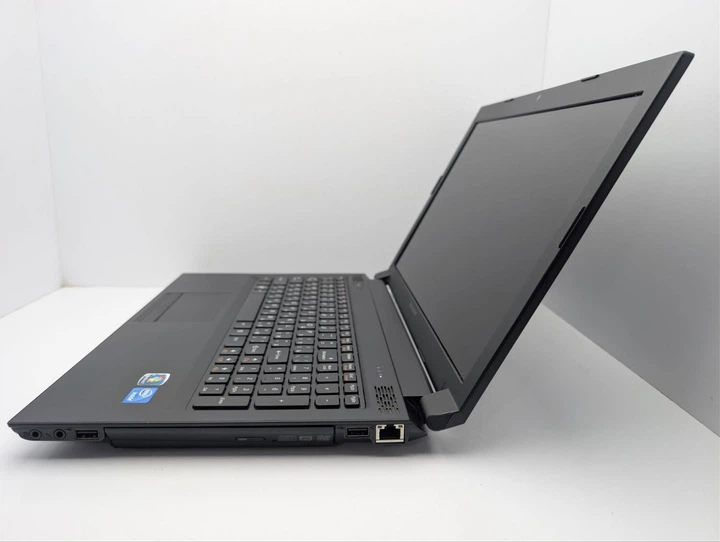 Ноутбук Lenovo IdeaPad B570e / 15.6" (1366x768) TN / Intel Celeron B800 (2 ядра по 1.5 GHz) / 8 GB DDR3 / 320 GB HDD / Intel HD Graphics / WebCam / DVD-ROM б/у - Фото 5 Ноутбук Lenovo IdeaPad B570e / 15.6" (1366x768) TN / Intel Celeron B800 (2 ядра по 1.5 GHz) / 8 GB DDR3 / 320 GB HDD / Intel HD Graphics / WebCam / DVD-ROM б/у - изображение 5