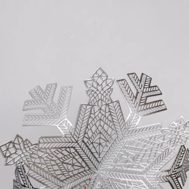 Сервировочная салфетка на стол под тарелку 38 см Snowflake ПВХ плейсмат декоративная салфетка коврик на кухонный стол новогодний декор на кухню Серебро - Фото 4 Сервировочная салфетка на стол под тарелку 38 см Snowflake ПВХ плейсмат декоративная салфетка коврик на кухонный стол новогодний декор на кухню Серебро - изображение 4