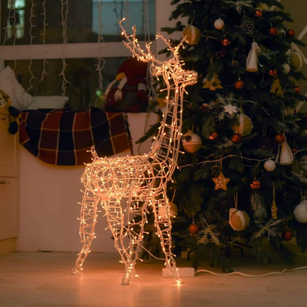 Снежинки, олени, шары: Волжский зажигает новогоднюю инсталляцию