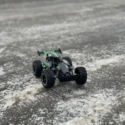 Машинка на радиоуправлении Kruzzel 24819 внедорожная 1:18 15 км/ч 500 мА·ч 2.4 ГГц резиновые колеса полная амортизация 40 м два аккумулятора для детей - Фото 13 Машинка на радиоуправлении Kruzzel 24819 внедорожная 1:18 15 км/ч 500 мА·ч 2.4 ГГц резиновые колеса полная амортизация 40 м два аккумулятора для детей - изображение 13