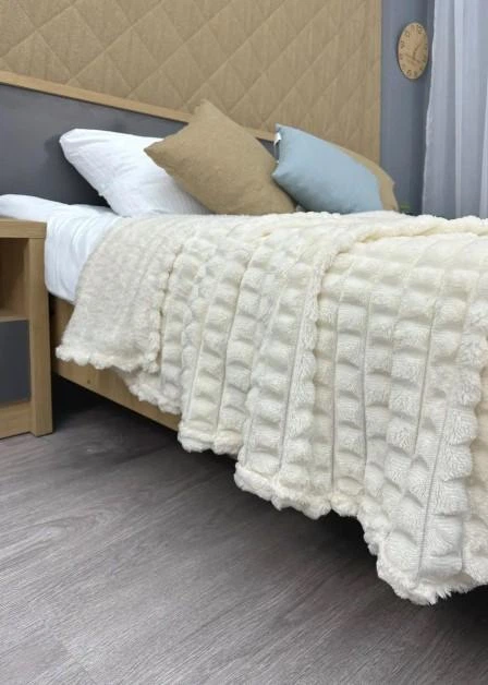 Покрывало из плюша в клетку (220×240см). Цвет молочный - изображение 8