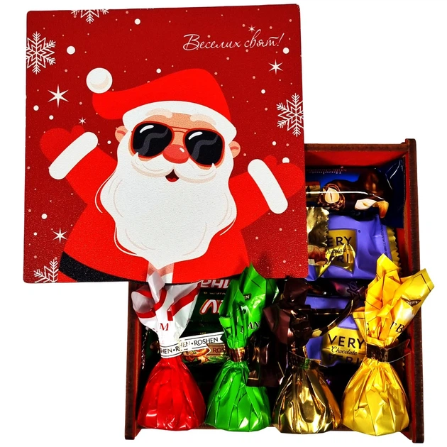 Подарок новогодний №31/2 "Веселый Санта", 560 г (15х15х7 см, в деревянной коробке), Уникальная конфета, (2026_31_2) - Фото 3 Подарок новогодний №31/2 "Веселый Санта", 560 г (15х15х7 см, в деревянной коробке), Уникальная конфета, (2026_31_2) - изображение 3