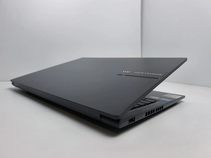 Ноутбук Asus VivoBook 16 16.0 IPS Intel Core i7-1355U Ram 16GB SSD 512GB Intel Iris Xe Graphics Б/У - зображення 6