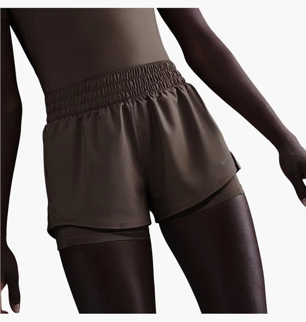 Шорты женские Nike One Dri-Fit 2 En 1 De Tiro Medio De 8 Cm Brown M Коричневый DX6012-233 - Фото 1 Шорты женские Nike One Dri-Fit 2 En 1 De Tiro Medio De 8 Cm Brown M Коричневый DX6012-233 - изображение 1