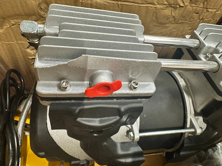 Sprężarka powietrza bezolejowa DeWALT DXCMS2550HE (8016738833966) (K007000080) - Outlet - obraz 2