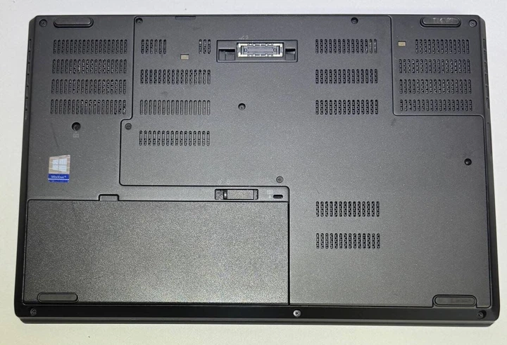 Мобільна робоча станція Lenovo ThinkPad P51 / 15.6" (3840x2160) IPS / Intel Core i7-7700HQ (4 (8) ядра по 2.8 - 3.8 GHz) / 16 GB DDR4 / 256 GB SSD / nVidia Quadro M1200, 4 GB GDDR5, 128-bit / WebCam / Windows 11 Pro б/в - зображення 9