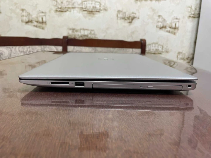 Ноутбук Dell Inspiron 5570 / 15.6" (1920x1080) IPS / Intel Core i7-8550U (4 (8) ядра по 1.8 - 4.0 GHz) / 16 GB DDR4 / 256 GB SSD / Intel UHD Graphics 620 / WebCam / DVD-ROM б/у - Фото 6 Ноутбук Dell Inspiron 5570 / 15.6" (1920x1080) IPS / Intel Core i7-8550U (4 (8) ядра по 1.8 - 4.0 GHz) / 16 GB DDR4 / 256 GB SSD / Intel UHD Graphics 620 / WebCam / DVD-ROM б/у - изображение 6