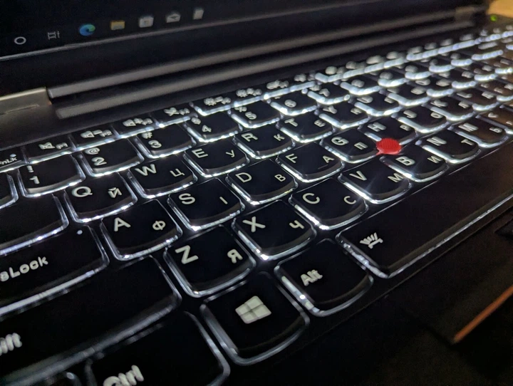 Мобильная рабочая станция Б-класс Lenovo ThinkPad P50 / 15.6" (1920x1080) IPS / Intel Core i7-6820HQ (4 (8) ядра по 2.7 - 3.6 GHz) / 32 GB DDR4 / 256 GB SSD / nVidia Quadro M2000M, 4 GB GDDR5, 128-bit / WebCam / TouchID / Windows 10 б/у + Подарунок Мышь - Фото 6 Мобильная рабочая станция Б-класс Lenovo ThinkPad P50 / 15.6" (1920x1080) IPS / Intel Core i7-6820HQ (4 (8) ядра по 2.7 - 3.6 GHz) / 32 GB DDR4 / 256 GB SSD / nVidia Quadro M2000M, 4 GB GDDR5, 128-bit / WebCam / TouchID / Windows 10 б/у + Подарунок Мышь - изображение 6