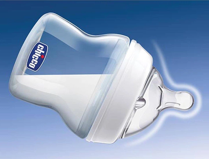 Smoczek na butelkę Chicco NaturalFeeling silikonowy przepływ średni 2 m+ 1 szt (8058664008209) - obraz 3
