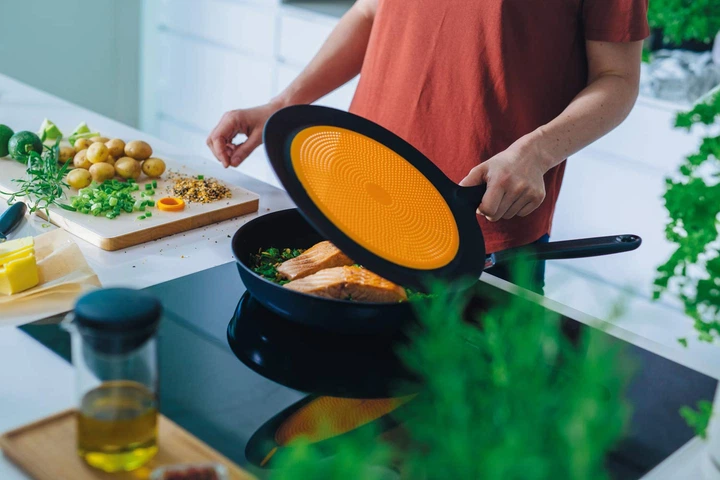 Кришка для посуду Fiskars Functional Form силіконова 29.7 см (6424002009726) - зображення 5