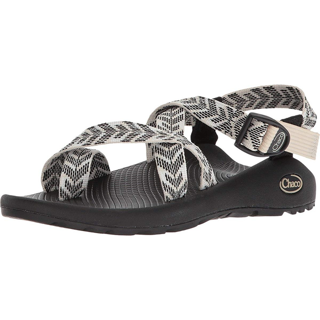 Chacos trine black store and white