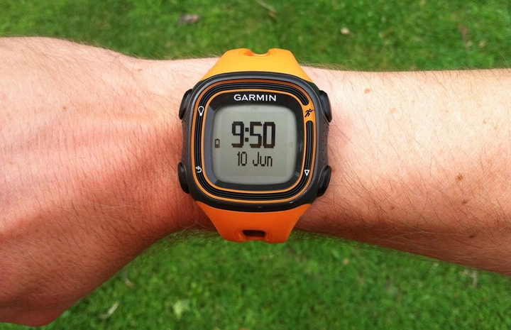 Спортивный навигатор Garmin Forerunner 10 Orange and Black – фото