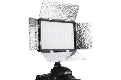 Накамерный свет KingMa LED-396AS биколор 396 светодиодов 3200-5600K со шторками-отражателями (LED015-396AS)