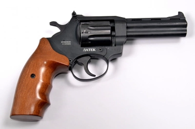 Револьвер под патрон Флобера Safari RF-441 cal. 4 мм буковая рукоятка, BLACK CERAKOTE
