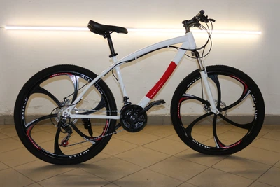 Велосипед Galant на литых дисках 26" 17" Бело-красный