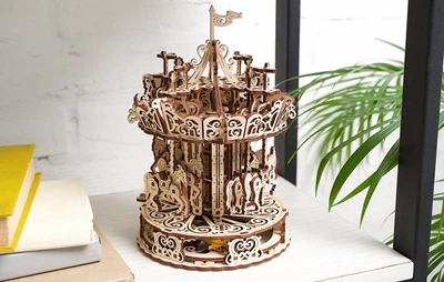 Механический деревянный 3D пазл Ugears Карусель из фанеры (70129)