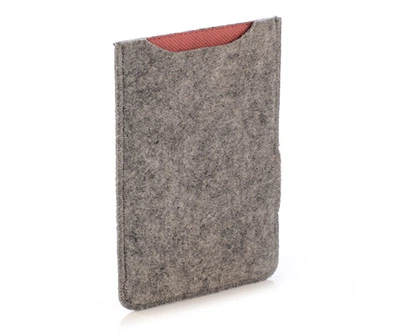 Фетровий чохол для планшета FeltFabricDesign М6 30×21 см — сірий зручний доступ і кнопкова застібка (10438)