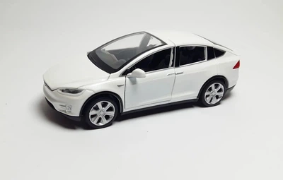 Колекційна модель АвтоСвіт Tesla Model X металлева в масштабы 1:32 біла