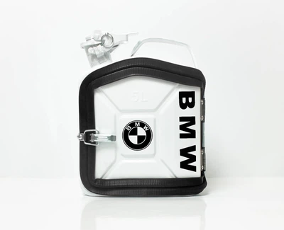 Подарок для мужчин Канистра-бар 5 л с маркой авто BMW Белая + 2 стакана в подарок Shop Monkeys (KA-BMW-4602)