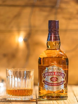 Виски Chivas Regal 12 лет выдержки 0.7 л 40% в подарочной упаковке (080432402931_5000299212936)