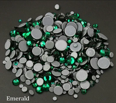 Стразы для дизайна ногтей Crystals изумруд 50 шт.