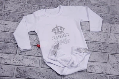 Нарядный костюмчик с именем (любое имя) 56-80 белый с серебром