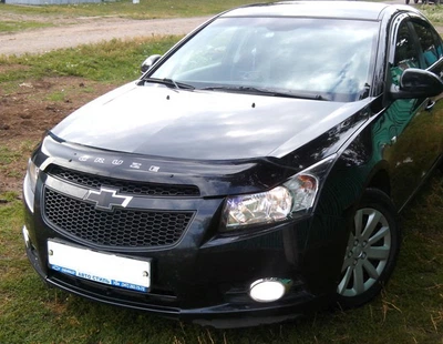 Дефлектор капота Chevrolet Cruze 2009-2016 с логотипом короткий Vip Tuning