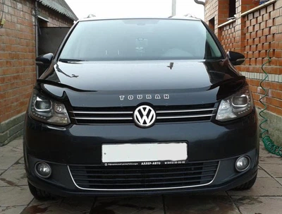 Дефлектор капота Volkswagen Touran 2010-2015 с логотипом Vip Tuning