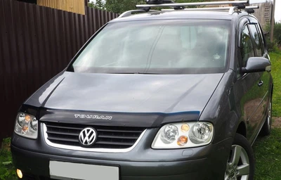 Дефлектор капота Volkswagen Touran 2003-2006 с логотипом Vip Tuning