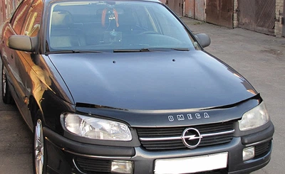 Дефлектор капота Opel Omega B 1994-1999 с логотипом Vip Tuning