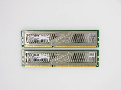Игровая оперативная память OCZ Platinum Series DIMM 4Gb (2*2Gb) DDR3 1333MHz PC3-10600 CL7 (OCZ3P1333LV6GK) Б/у