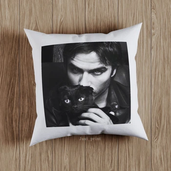 Подушка JUST PRINT IT Деймон, 35 на 35 см.