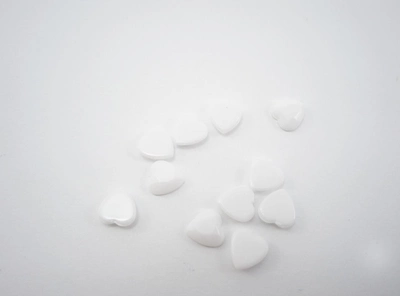 Стразы акриловые матовые плоские сердце 6 мм 20 шт Белый (KV-817)