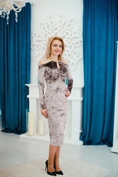 Женское бархатное платье Poliit 8324 серо-бежевый 38