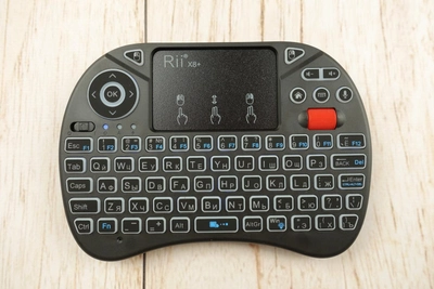 RII X8 + plus Riitek беспроводная клавиатура с микрофоном, тачпадом и подсветкой с русской раскладкой