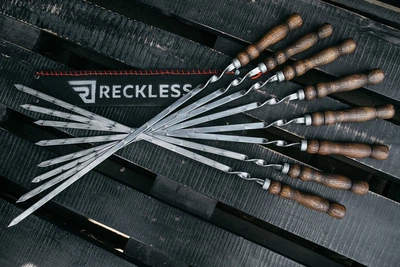 Набор шампуров Reckless в колчанес деревянной ручкой палисандр 750*3*12 мм 8 шт (шсдрп8)