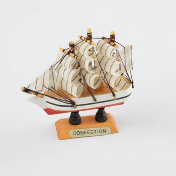 Парусник 10х10х2,5 см Confection белый с красным (43204.005)