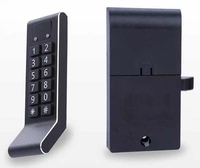 Замок мебельный электронный с комбинированным: кодовая клавиатура/RFID доступом F010 с алюминиевым черненным фронтальным корпусом и с загнутым захватом - ручкой