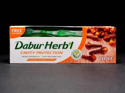 Зубная паста без фтора Дабур Гвоздика Dabur Herb’l Glove 150 г +щетка
