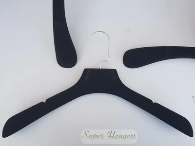 Плічка вішалка Hanger 44 см чорна оксамитова широка з вирізами для бретелів