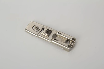 Линейная монтажная планка Hettich 8099 под прикручивание h=3 мм с эксцентриком никель