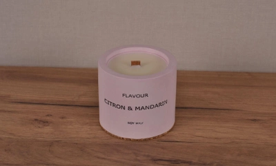 Ароматическая соевая свеча в гипсовом кашпо розовая CITRON & MANDARIN 130г