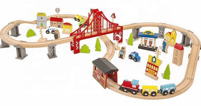 Железная дорога из дерева на 70 элементов. Совместима с другими ЖД