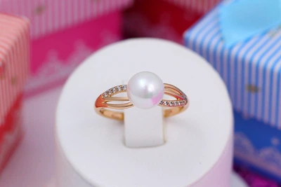 Кольцо Xuping Jewelry с жемчугом 7 мм р 20 золотистое